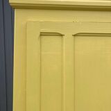 Simple yellow Parisian wardrobe