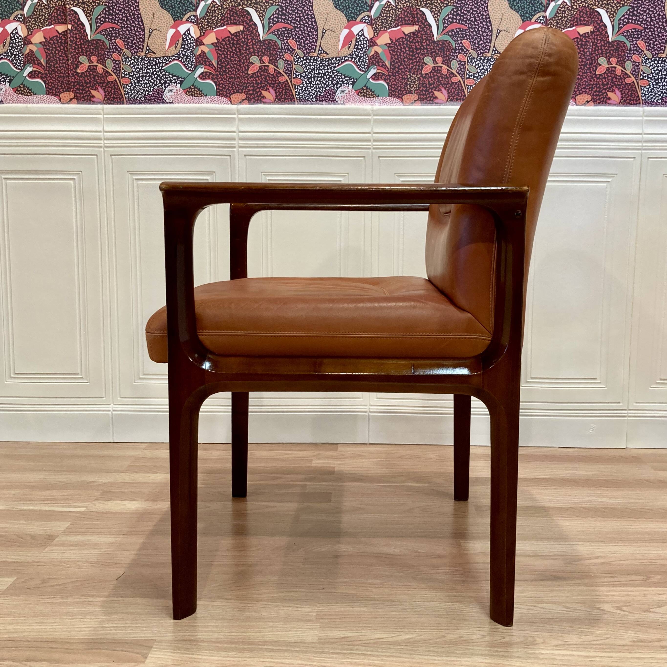 FAUTEUIL CUIR "DESIGN 1960".