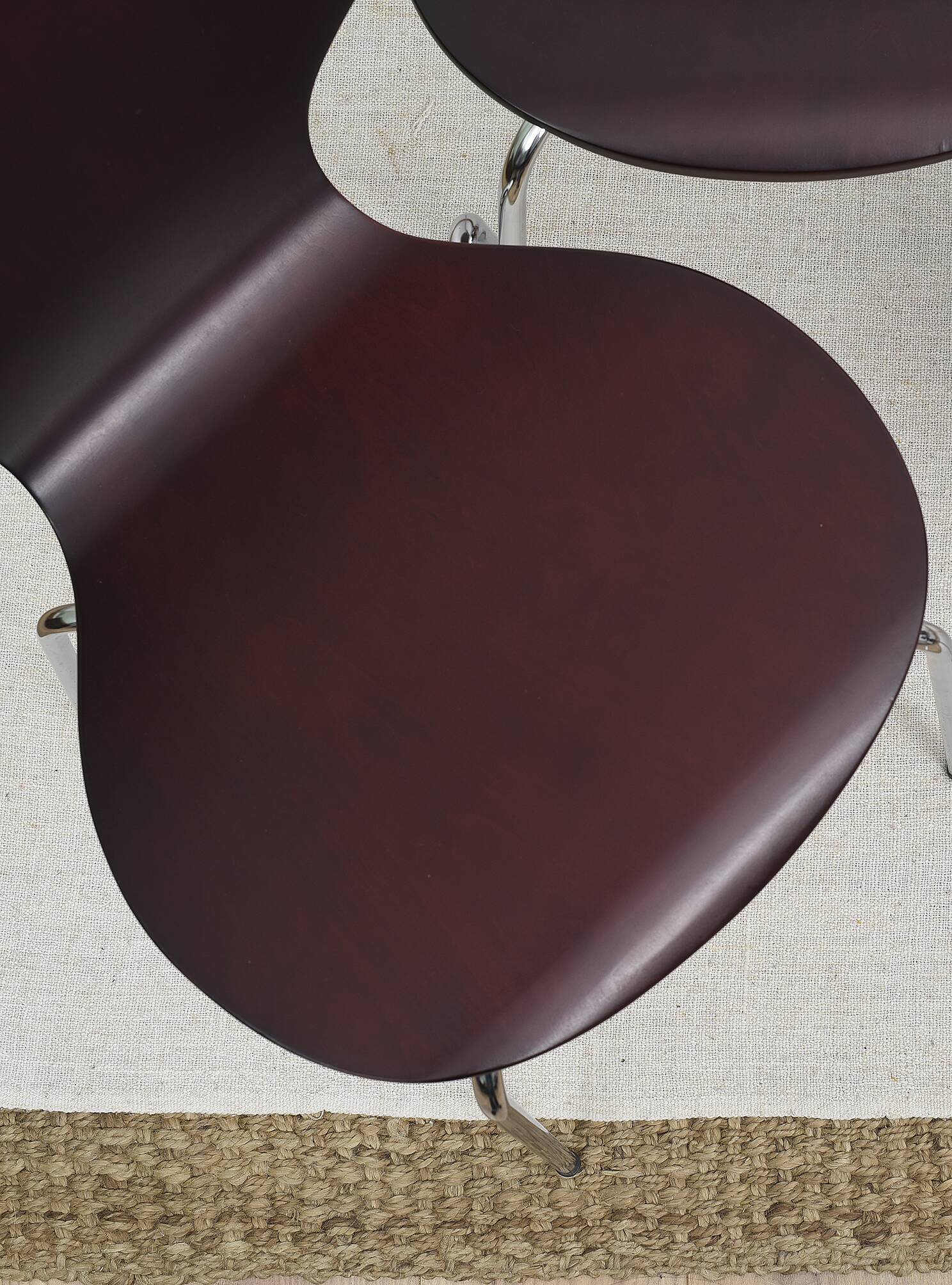 Set of 4 "ant" chairs, vintage, Diego model. Stackable, dark burgundy color.