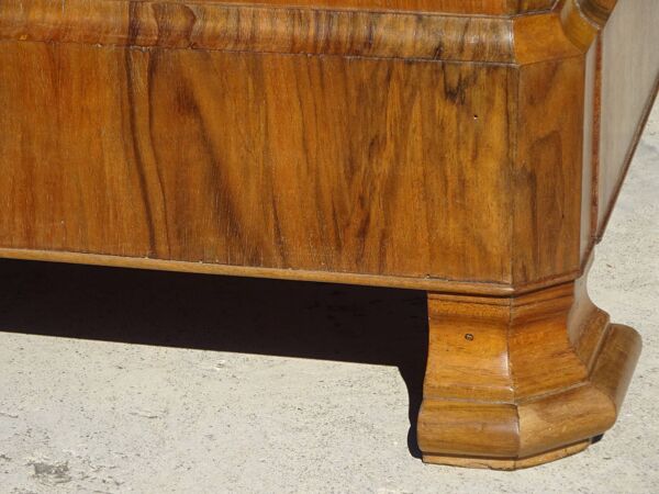 Ancienne commode en noyer et ronce de noyer