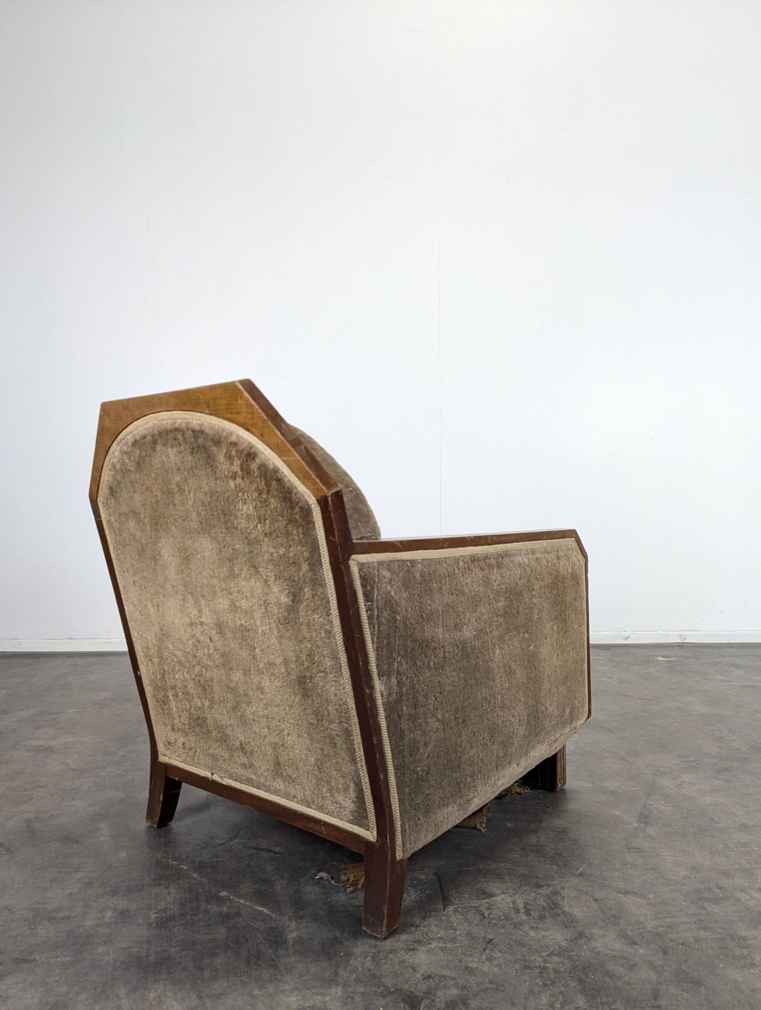 Art Deco armchair in Mahogany