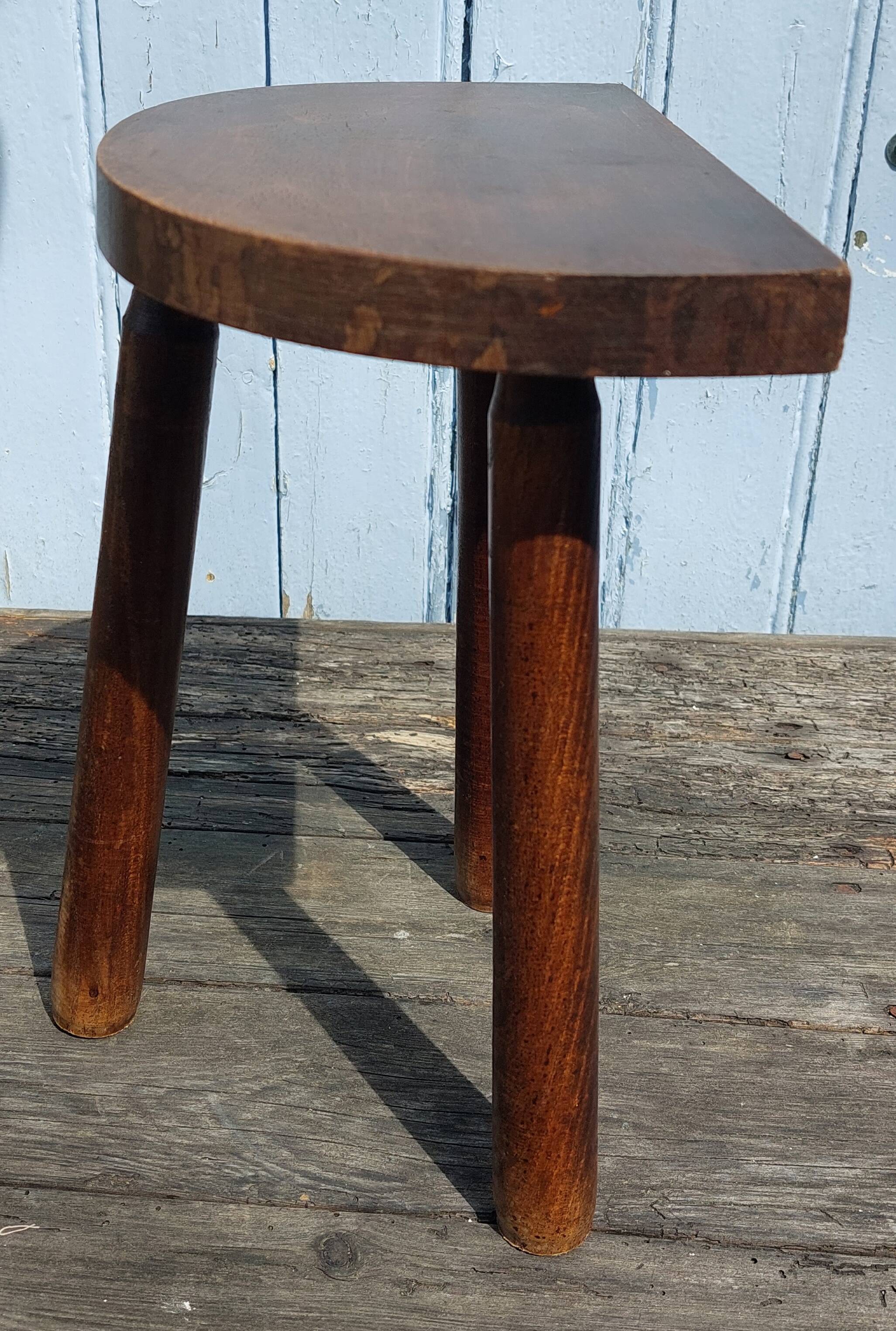 tripod milking stool