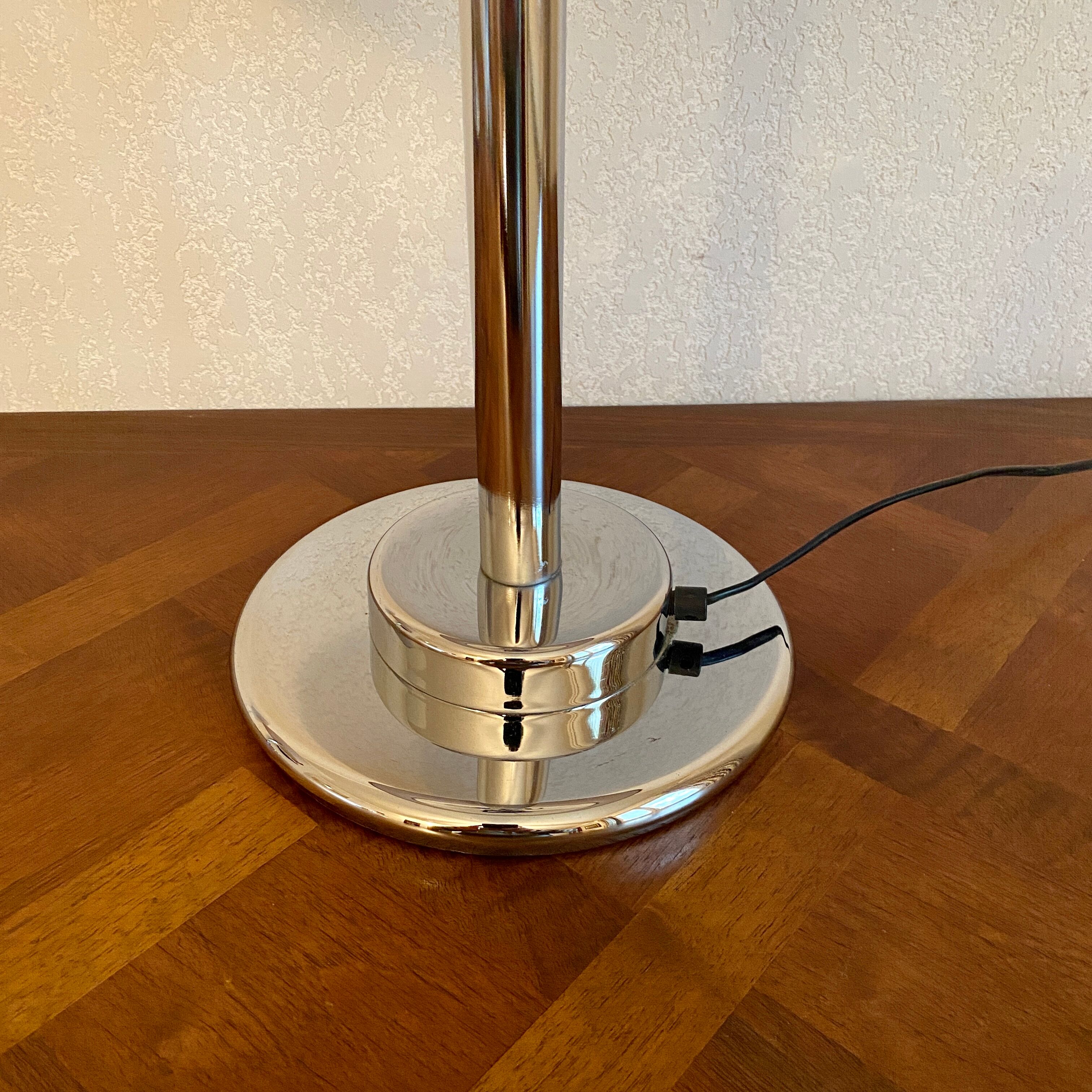 Paire de lampes  en métal chromé 1970