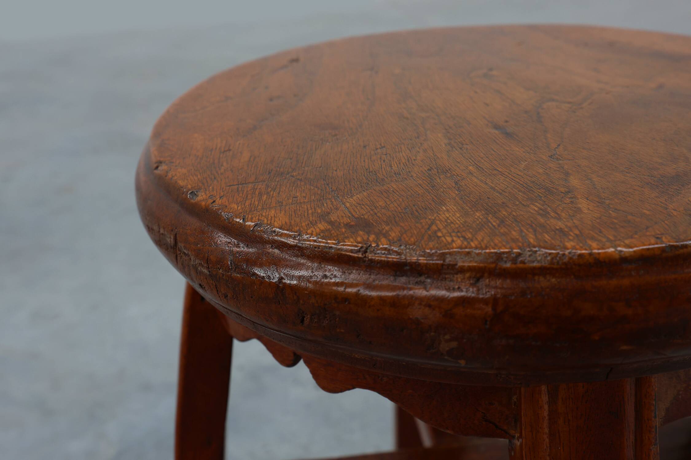 French Antique round stool in oak with nice patina, ca. 1850