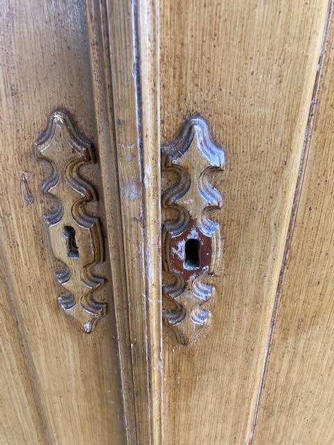 Wardrobe 2 doors old