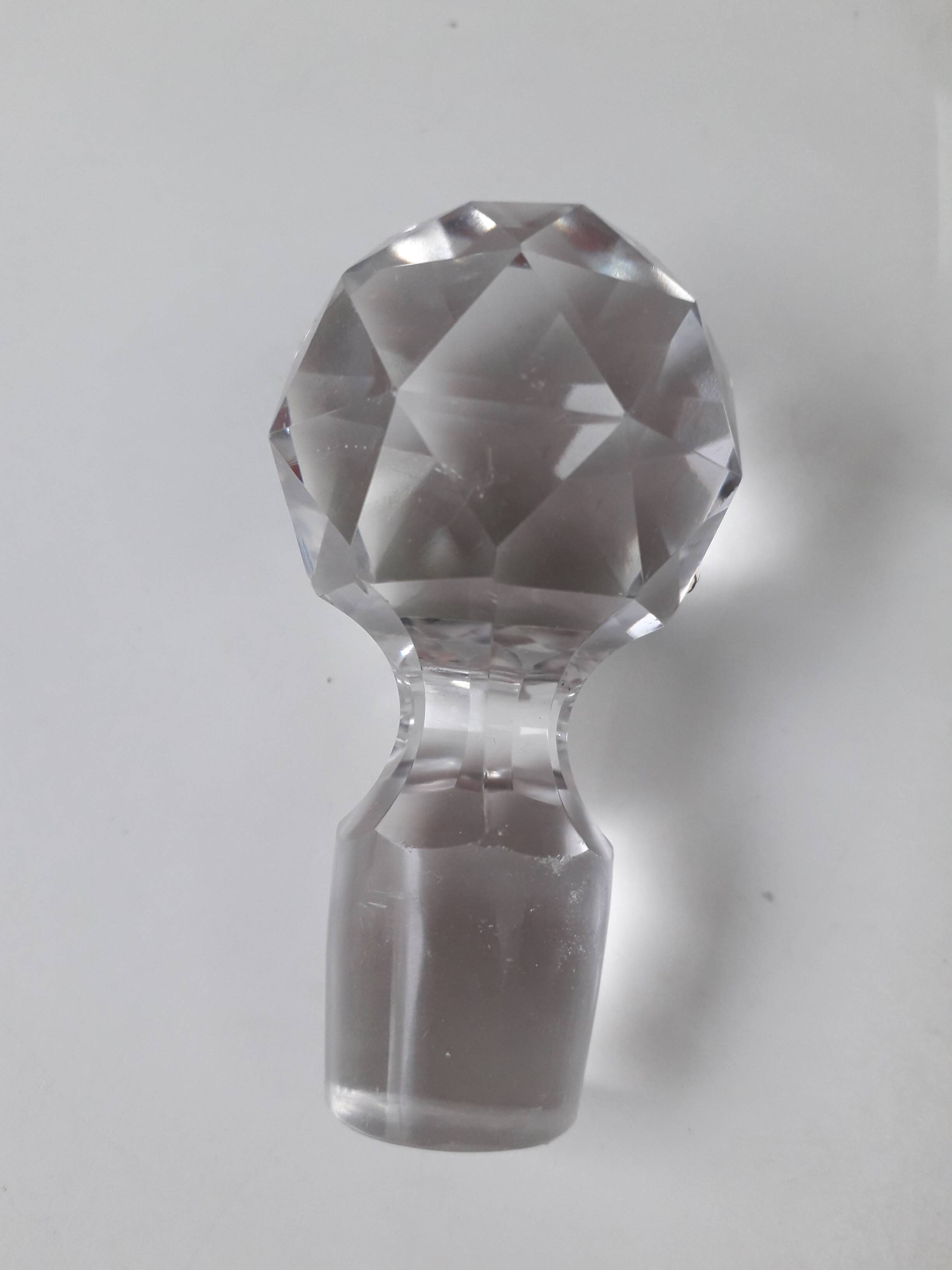 Whisky or liqueur carafe in cut Baccarat crystal.