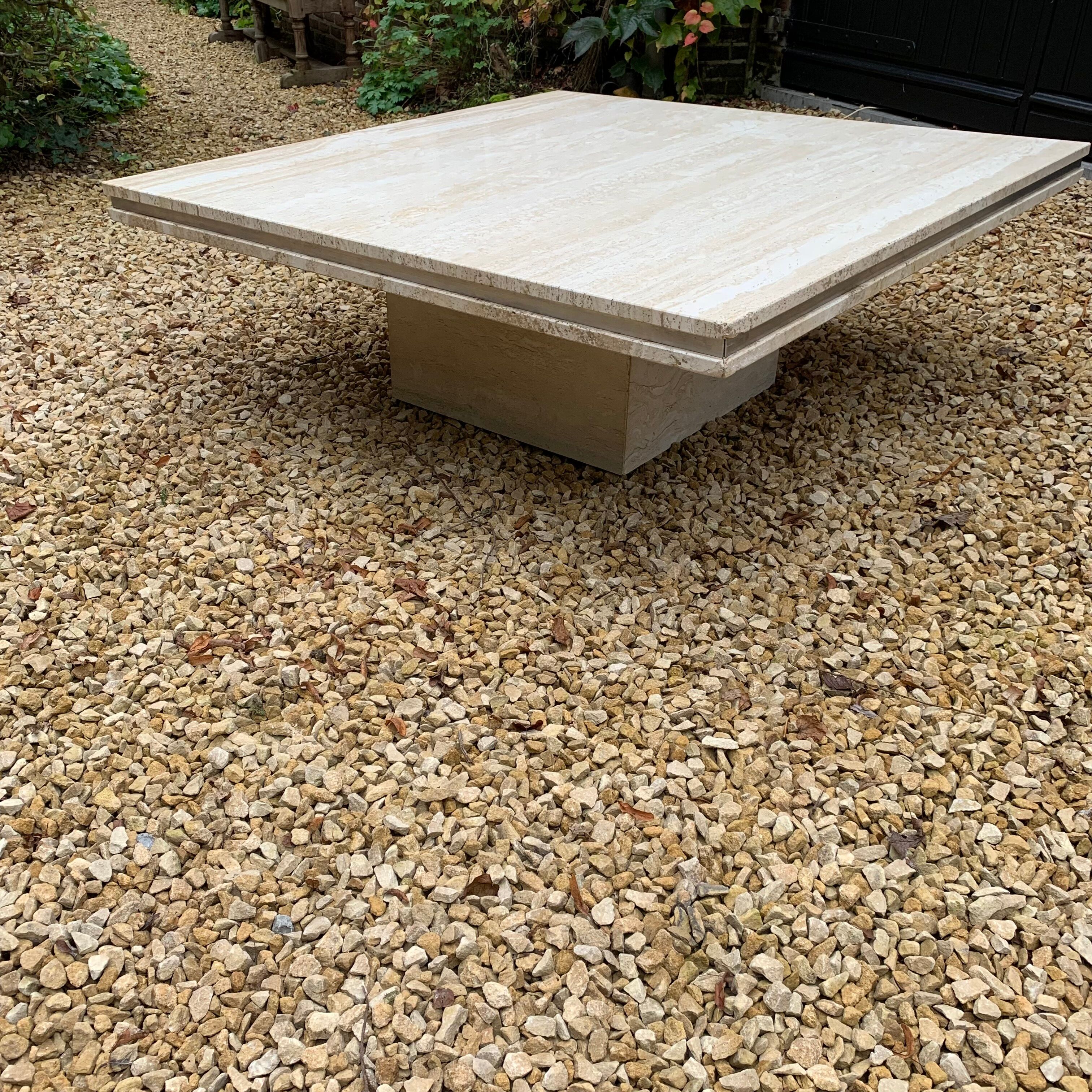 Table basse en travertin 115x115 cm
