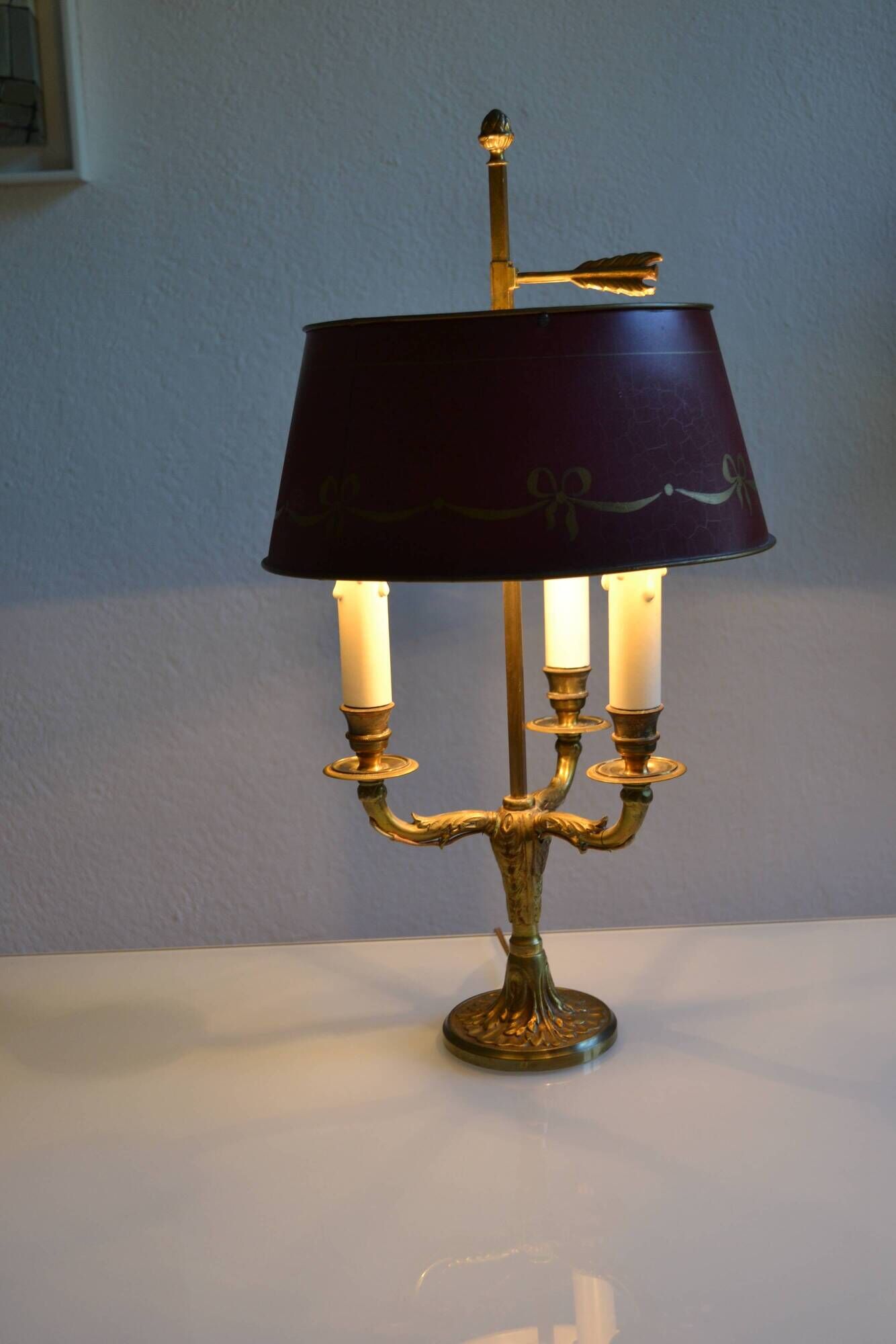 Lampe bouillotte 3 feux bronze et abat jour tôle bordeaux