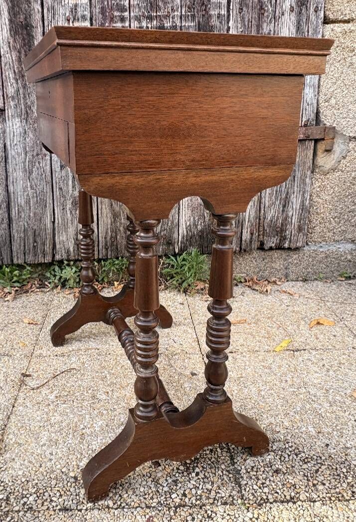 Traveling mahogany dressing table, working woman, Victorian charm - 19th century.