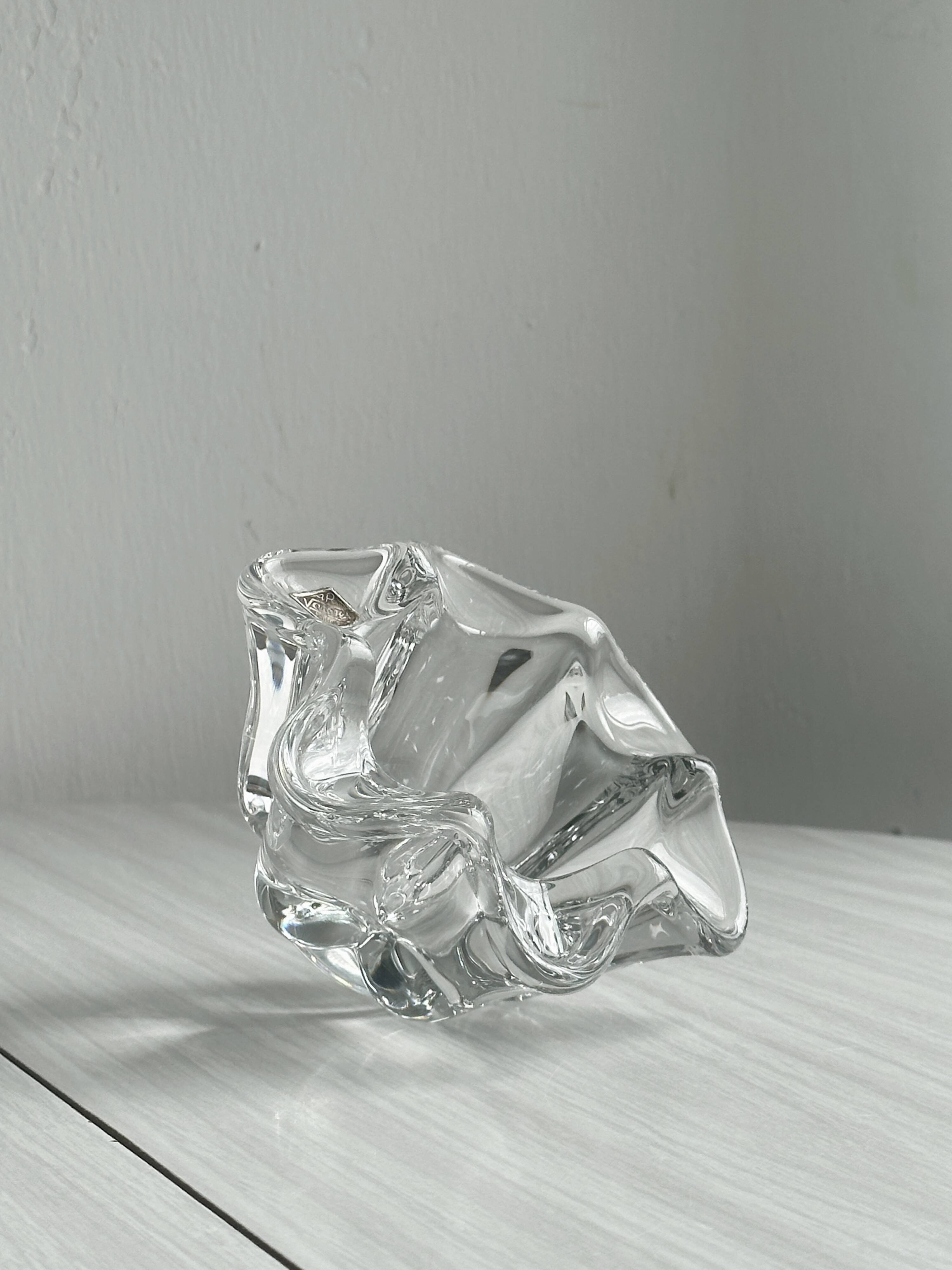 Empty pocket ashtray in transparent crystal organic shape.