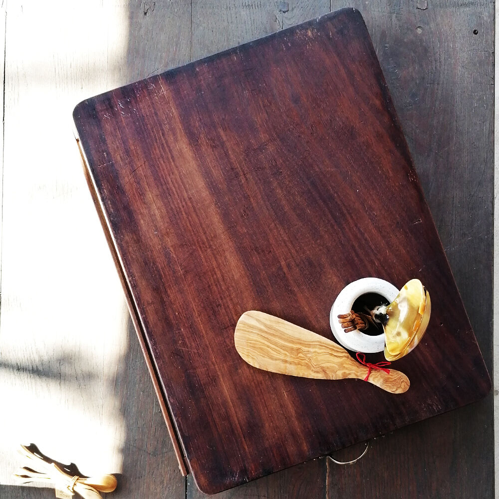 Flat wooden log board and handles