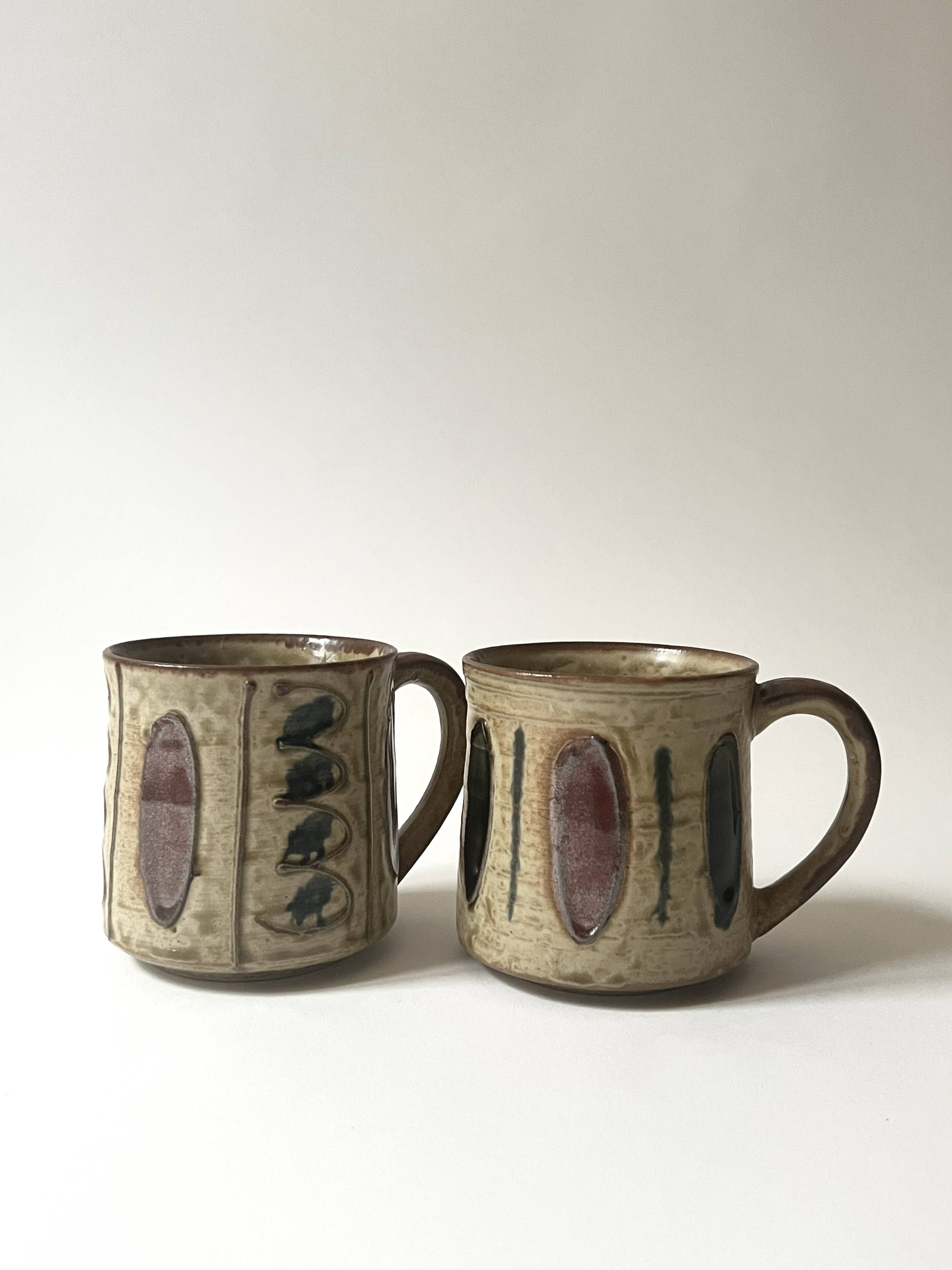 Set of 2 glazed ceramic coffee mugs from around 1970.