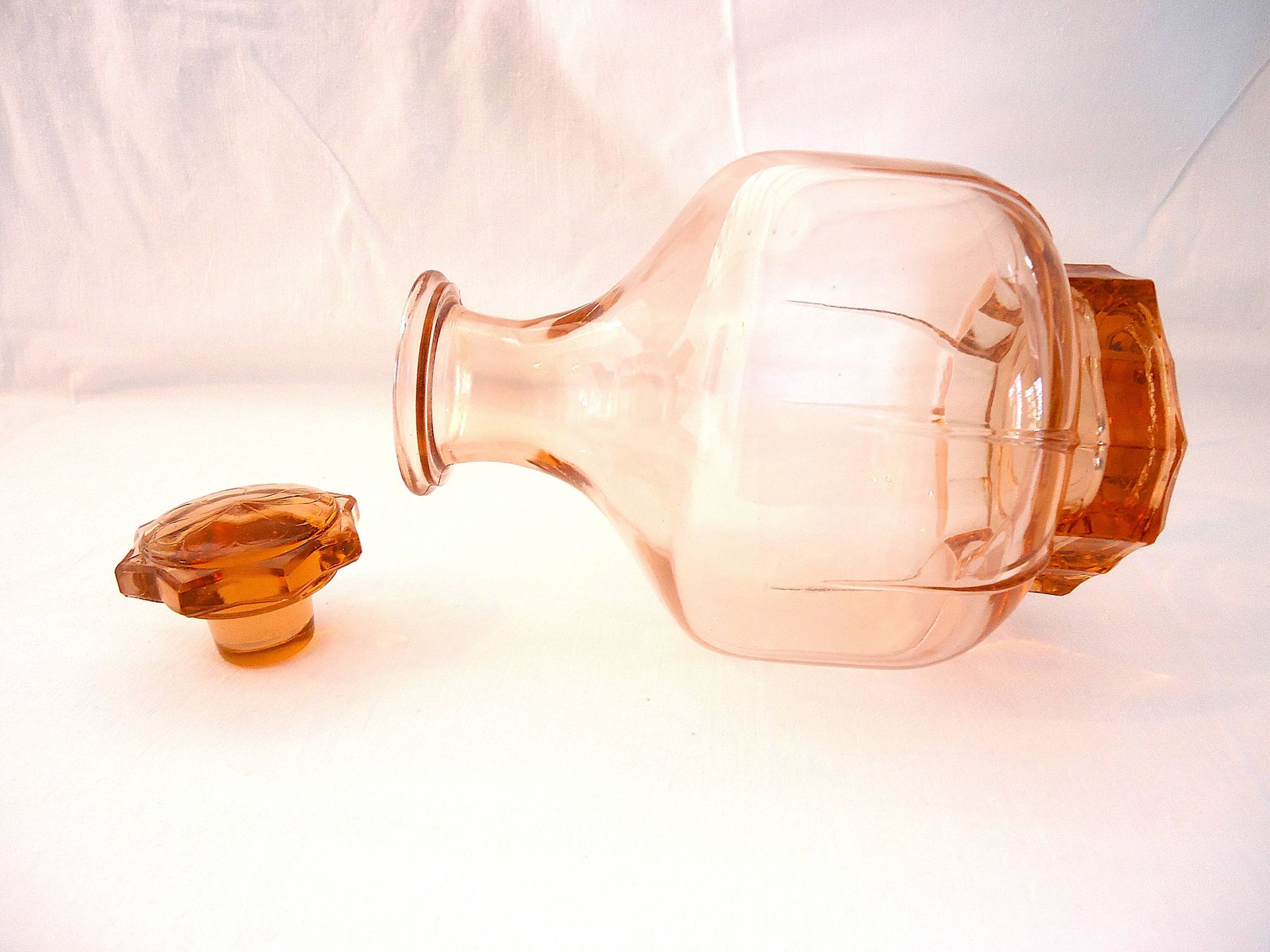 Vintage service in pink salmon glass – Carafe, 8 glasses, and Art Deco tray.