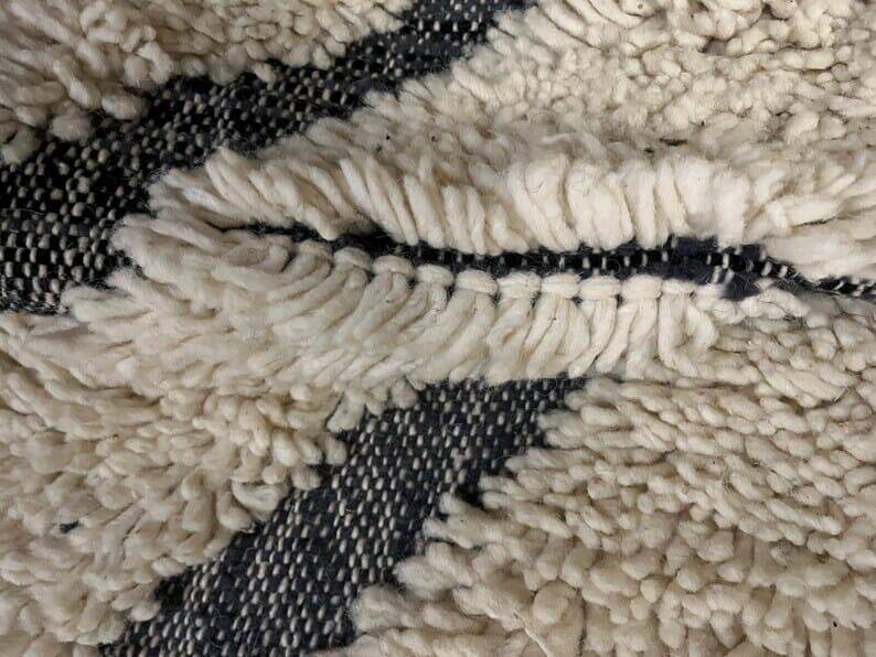 Handmade pure wool rug, size 1.5/2.5 m.