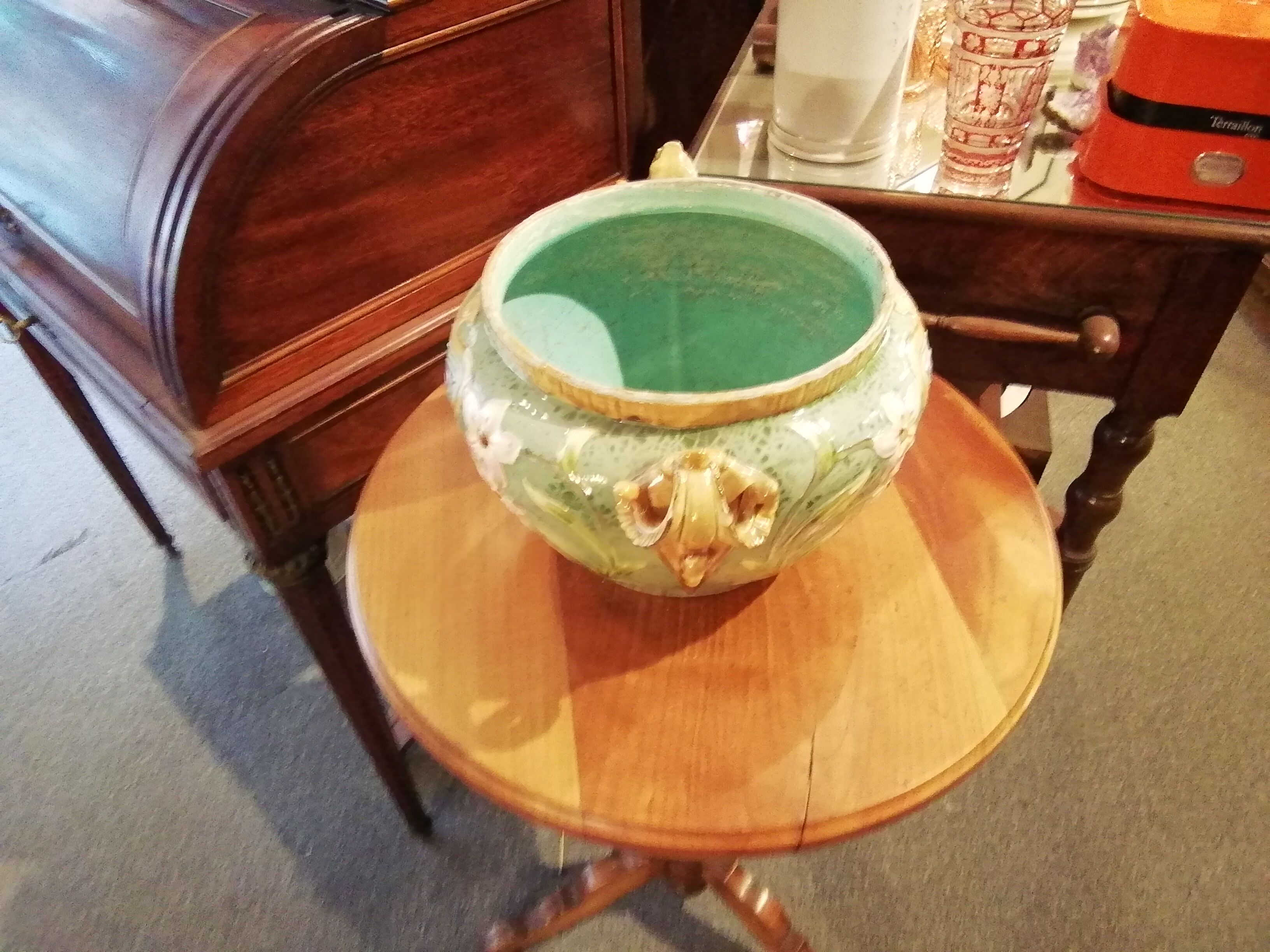 Pot cover in dabbling decoration butterflies