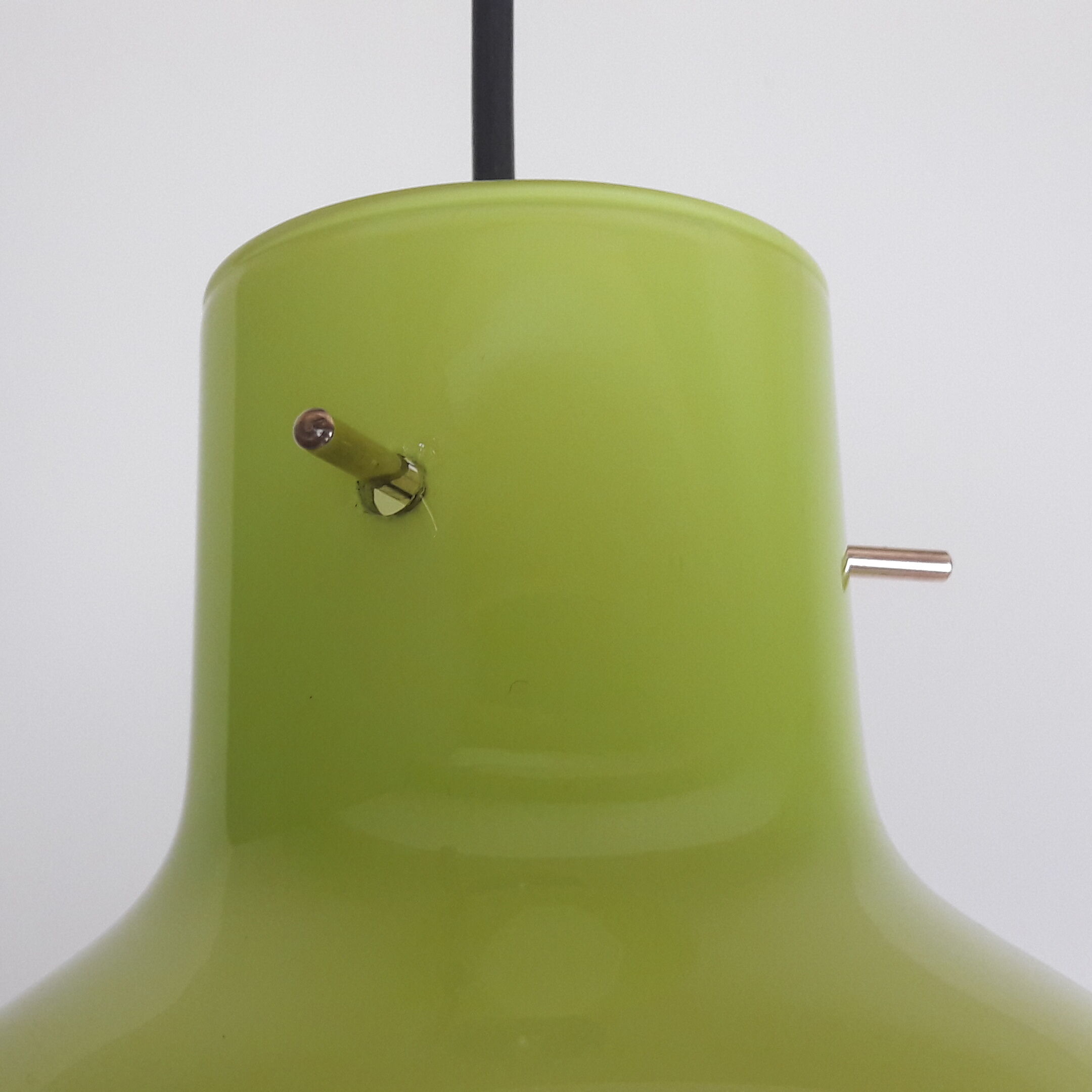 Mint green opaline suspension
