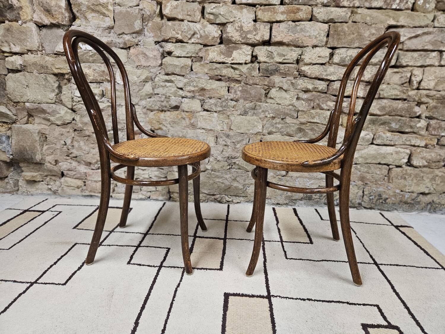 Pair of Thonet austria Nr 18 curved wood bistro chairs