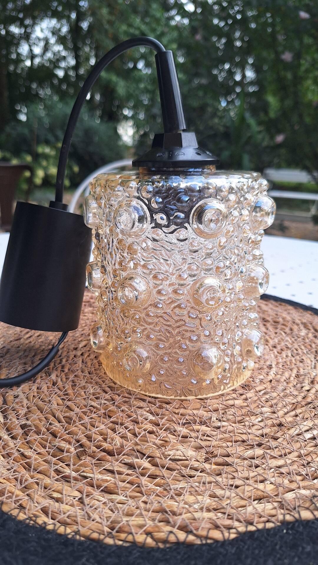 Suspended portable lamp