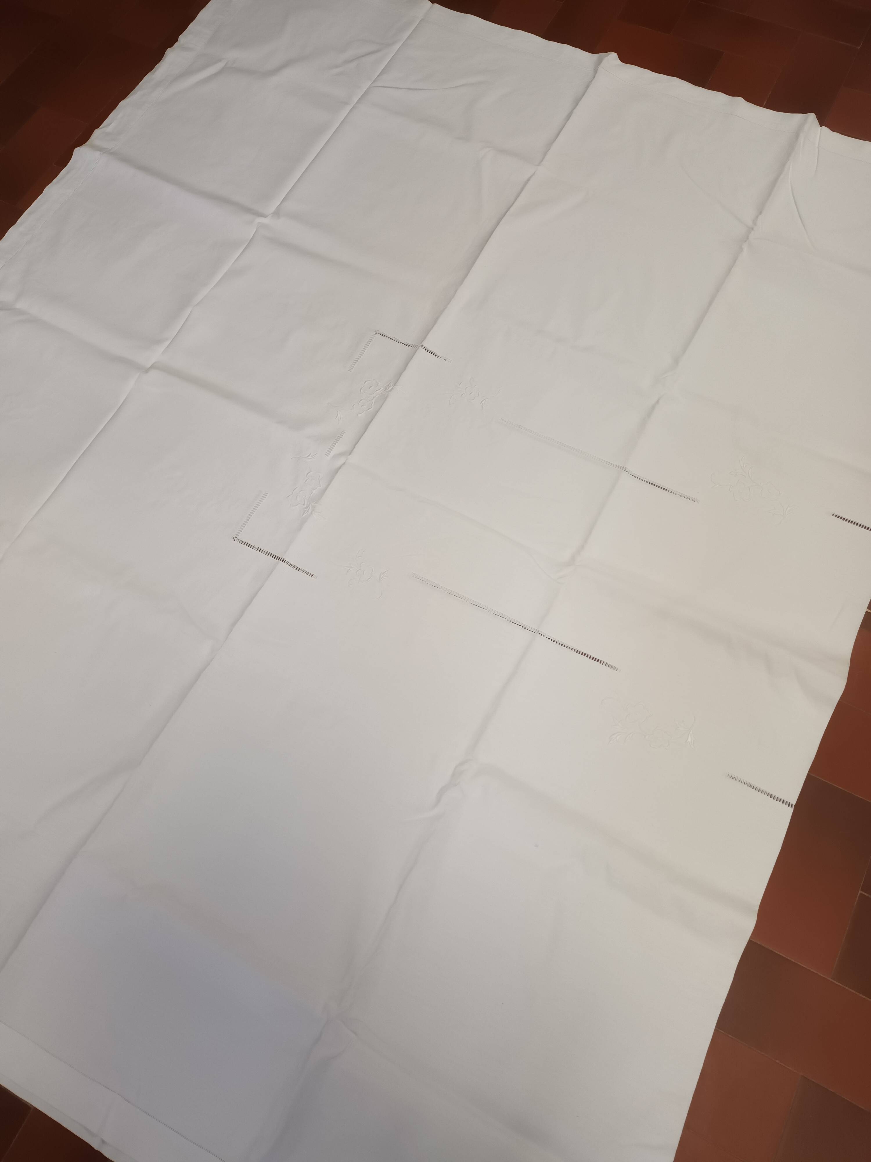 Tablecloth and 6 napkins