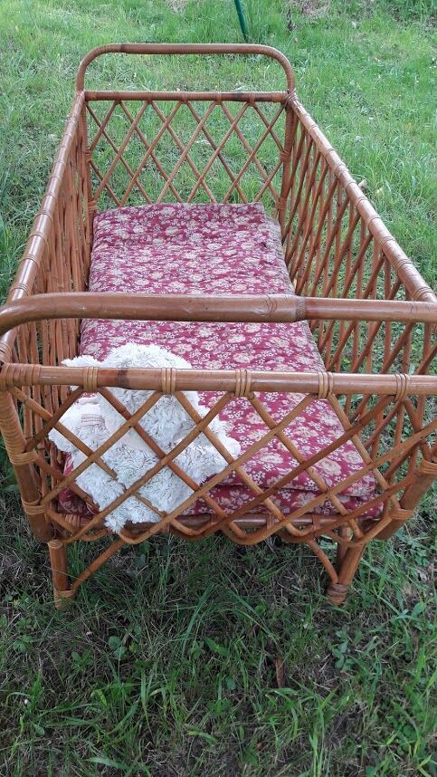 Vintage rattan baby cot