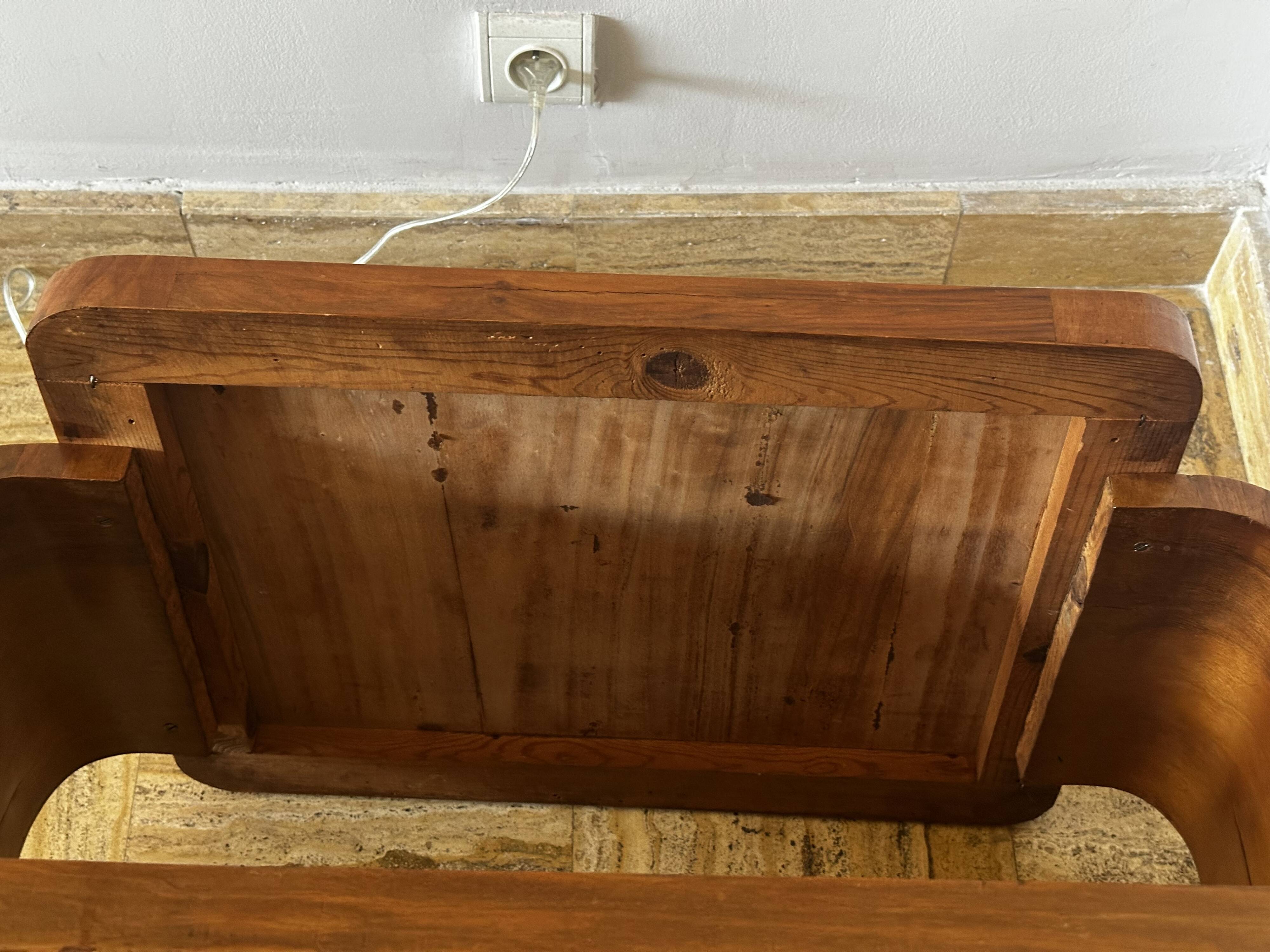 1930s Art Deco side table in marquetry walnut