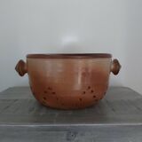 Enamelled sandstone strainer
