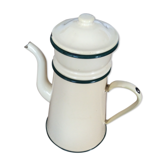 Cafetière en tôle émaillée