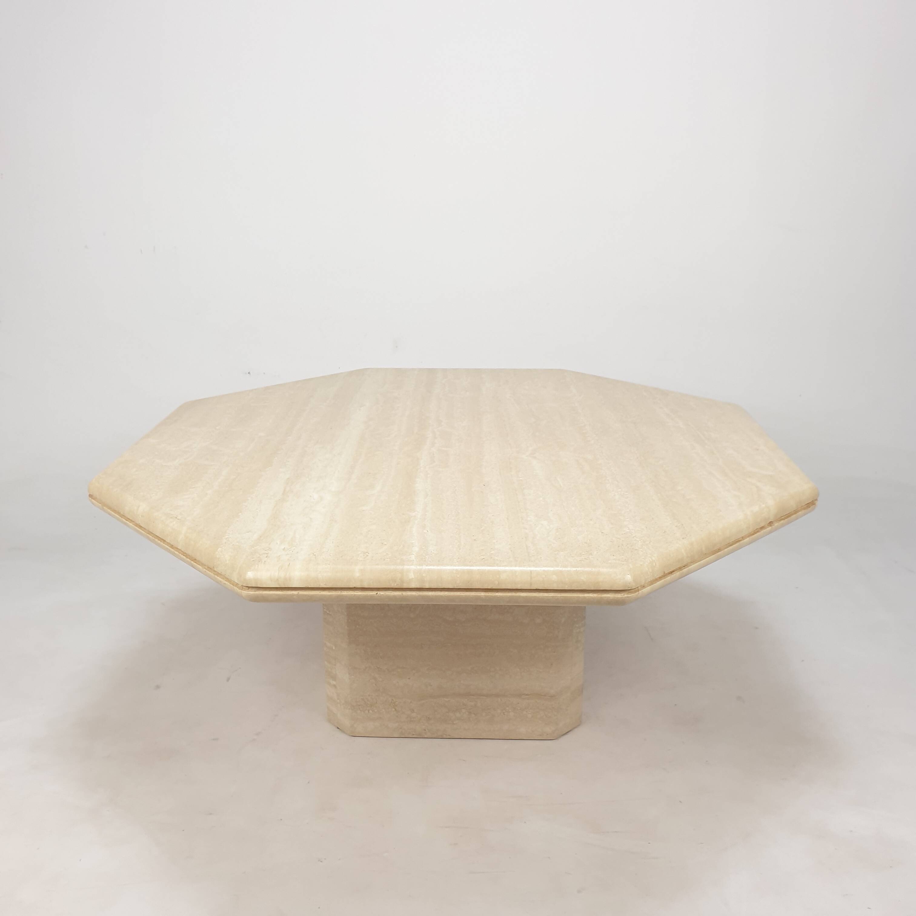 Table Basse Octogonale italienne en Travertin, 1980s