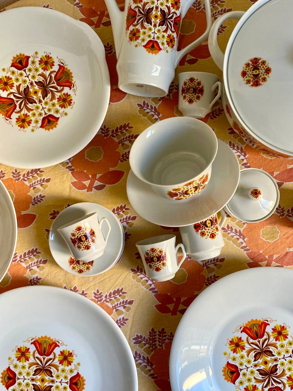 Seventies porcelain service