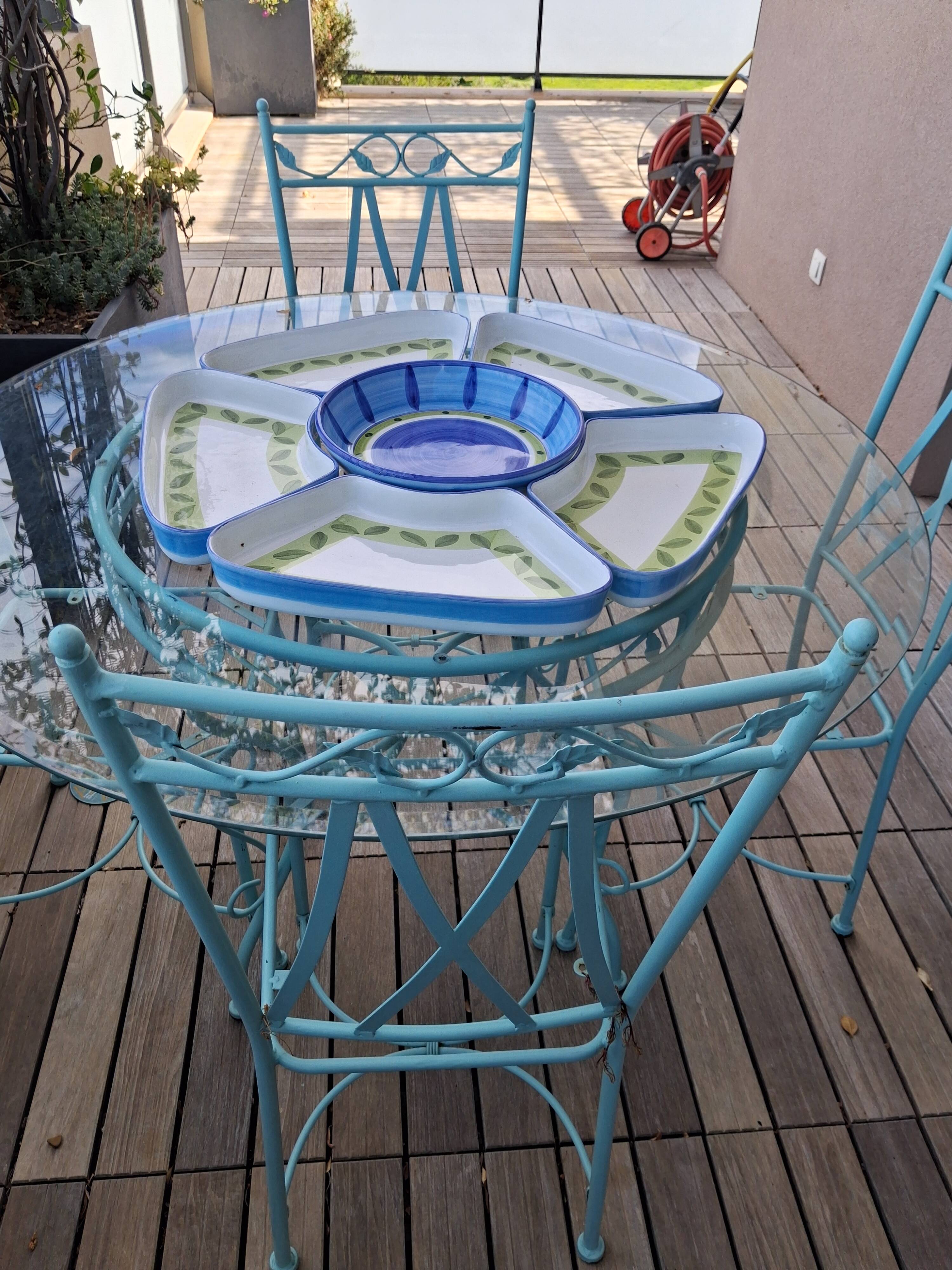 hors d'oeuvres service