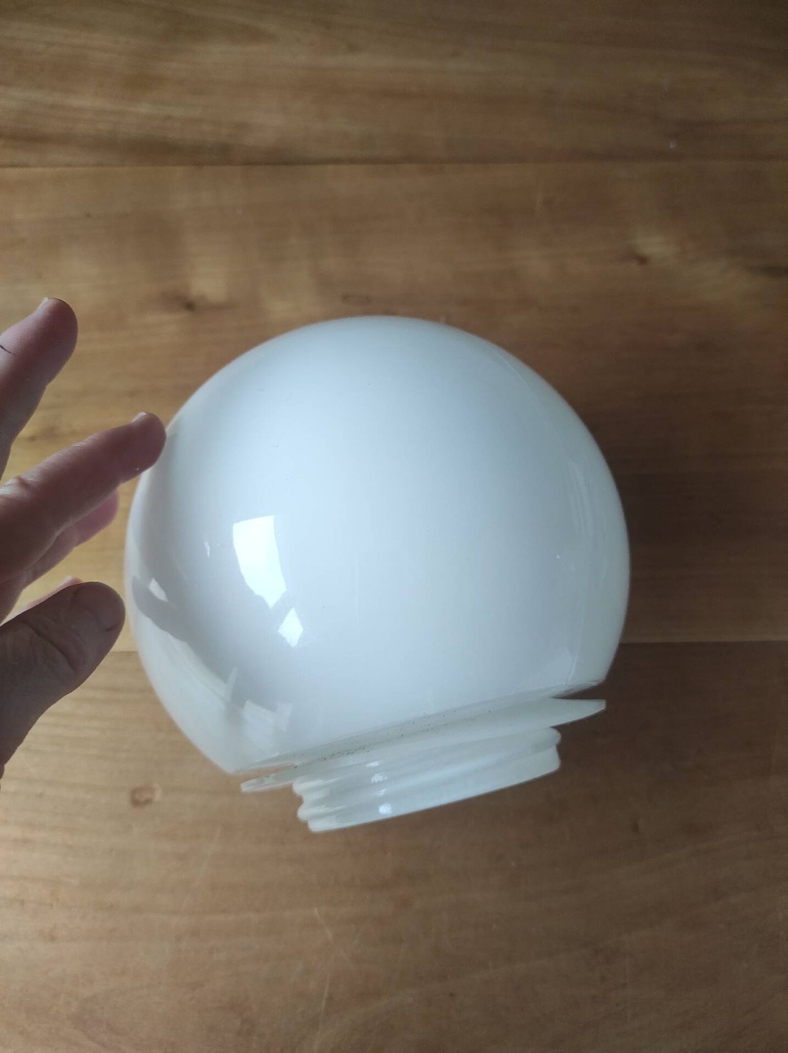 Globe de lampe en opaline moulé diamètre 16 cm