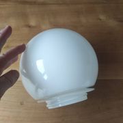 Globe de lampe en opaline moulé diamètre 16 cm
