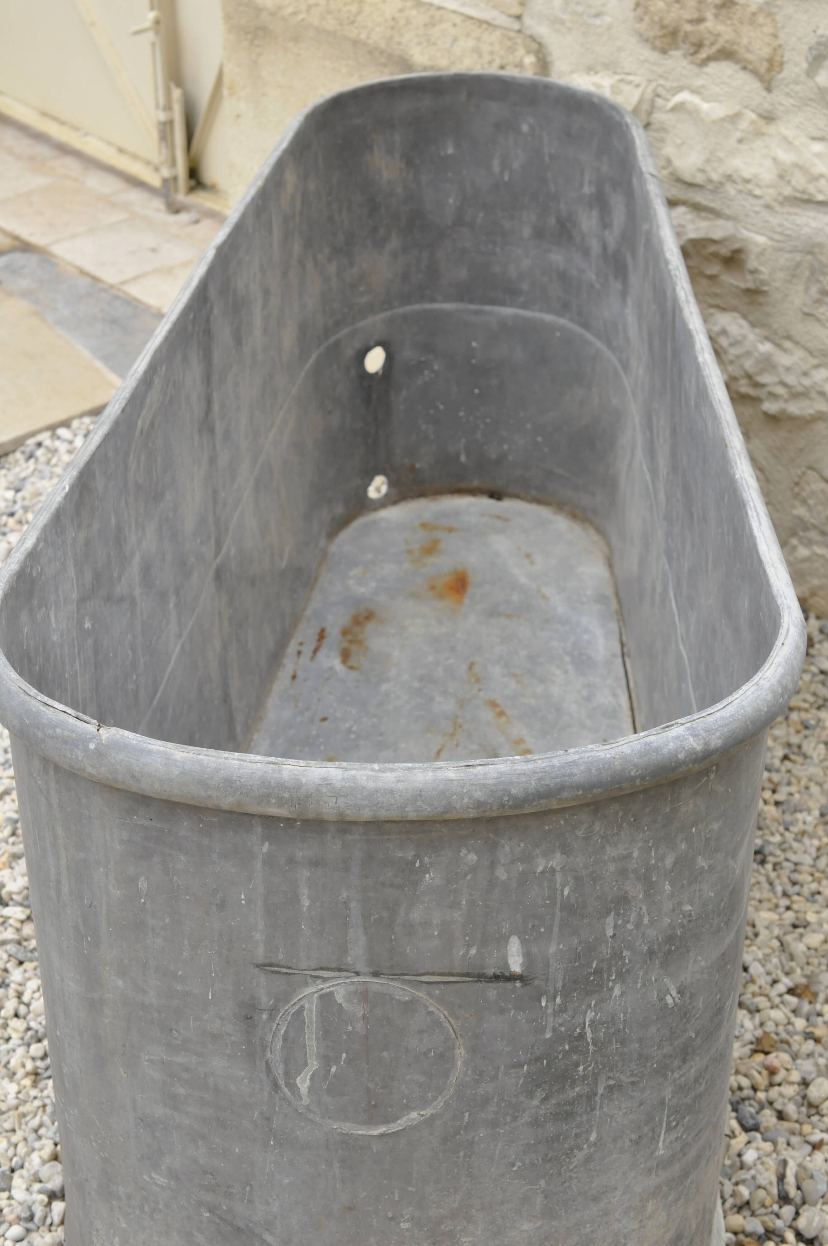 Zinc bathtub