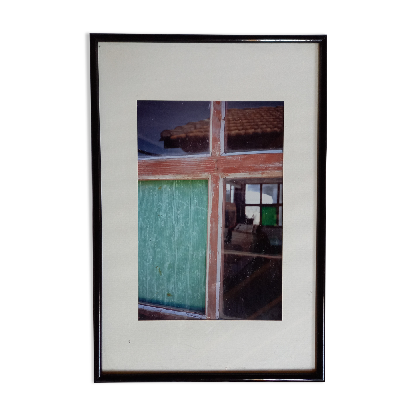 Photographie en couleur , fenêtre d'une cabane de pêcheurs