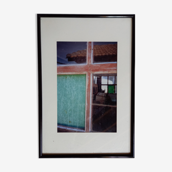 Photographie en couleur , fenêtre d'une cabane de pêcheurs