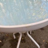 Round bistro table in steel with tulip base and glass top, 60cm