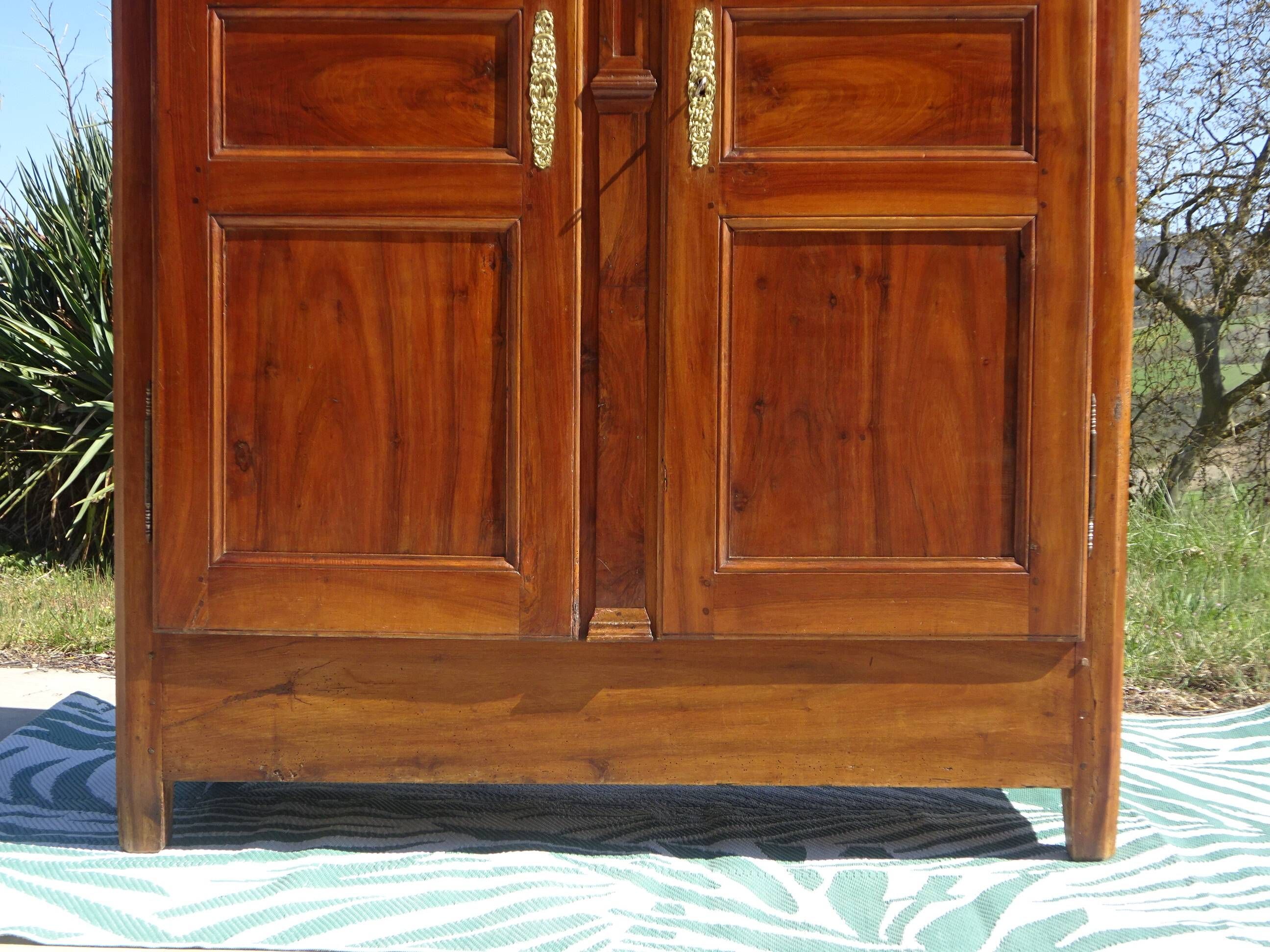 Ancienne armoire Louis Philippe en noyer