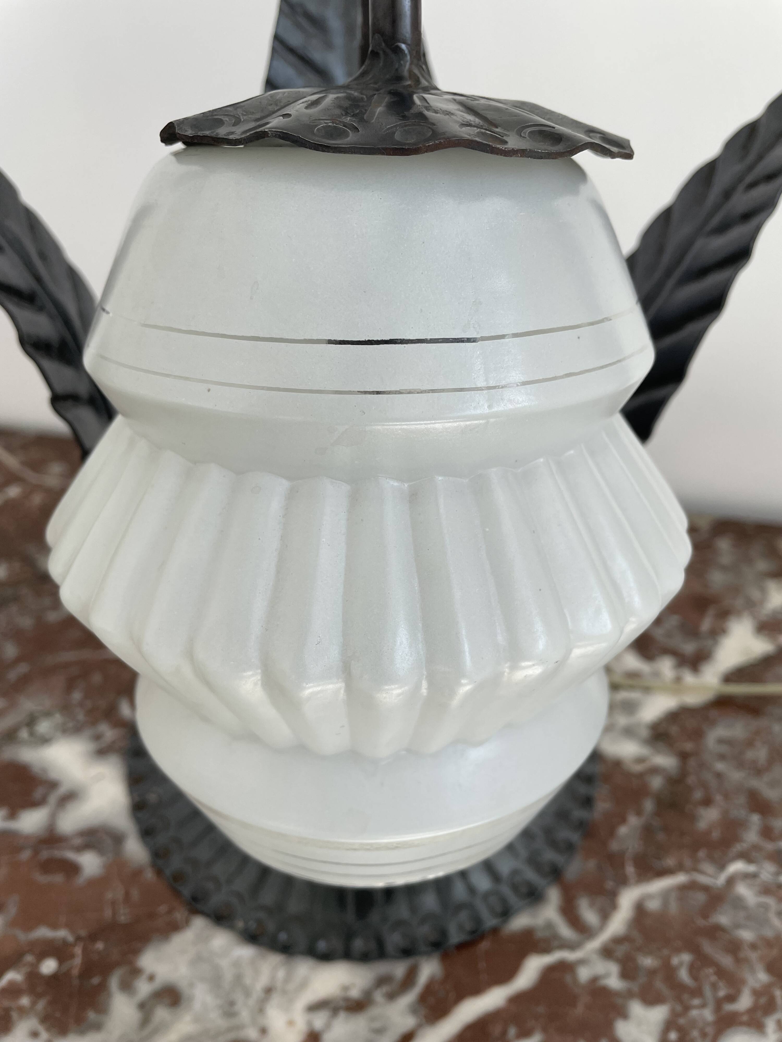 Lampe de style art deco métal travaillé globe en verre - urss