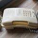 Ancien téléphone fixe vintage Alcatel Audience beige