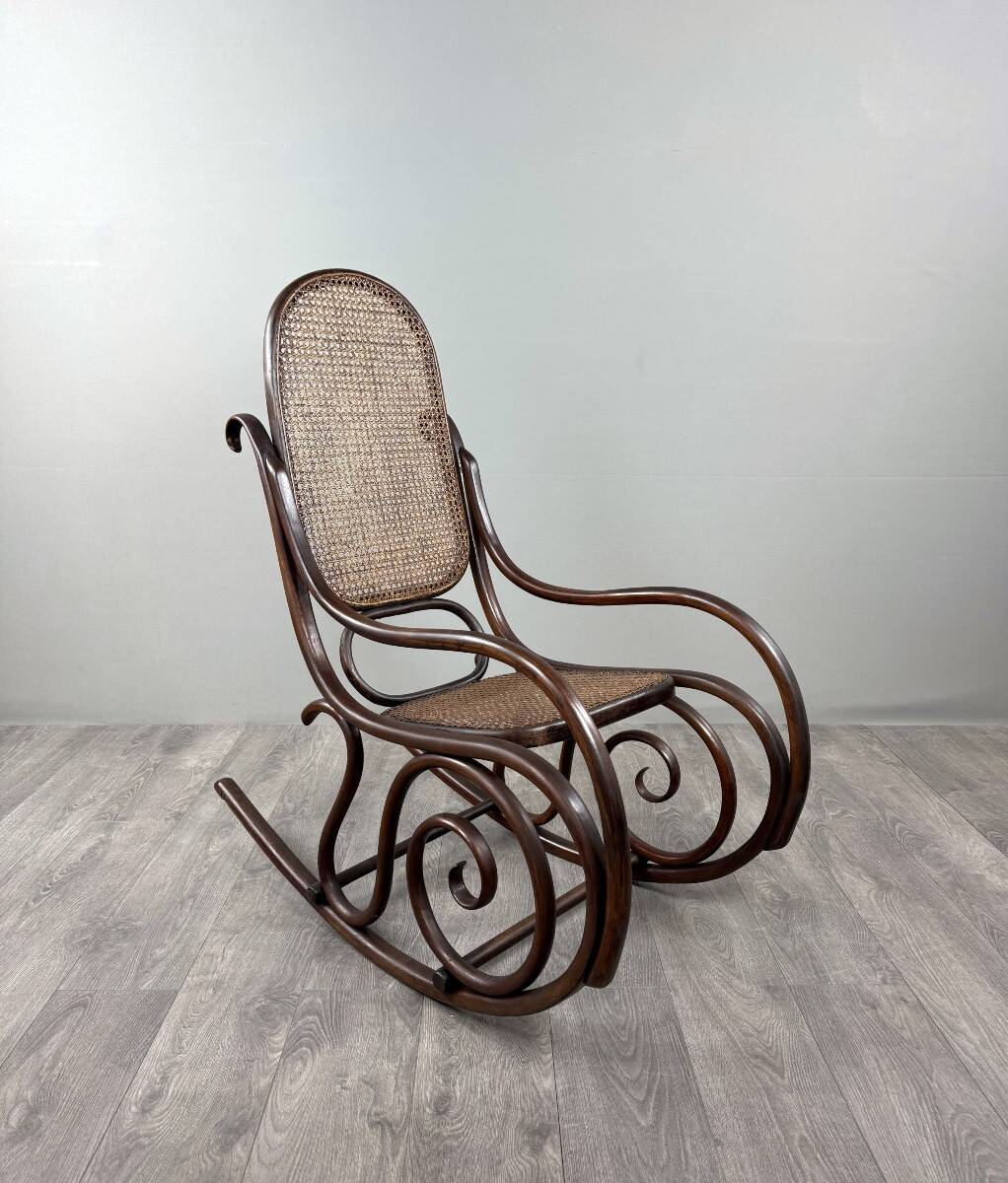 Curved wooden rocking chair in Thonet style, 20th century