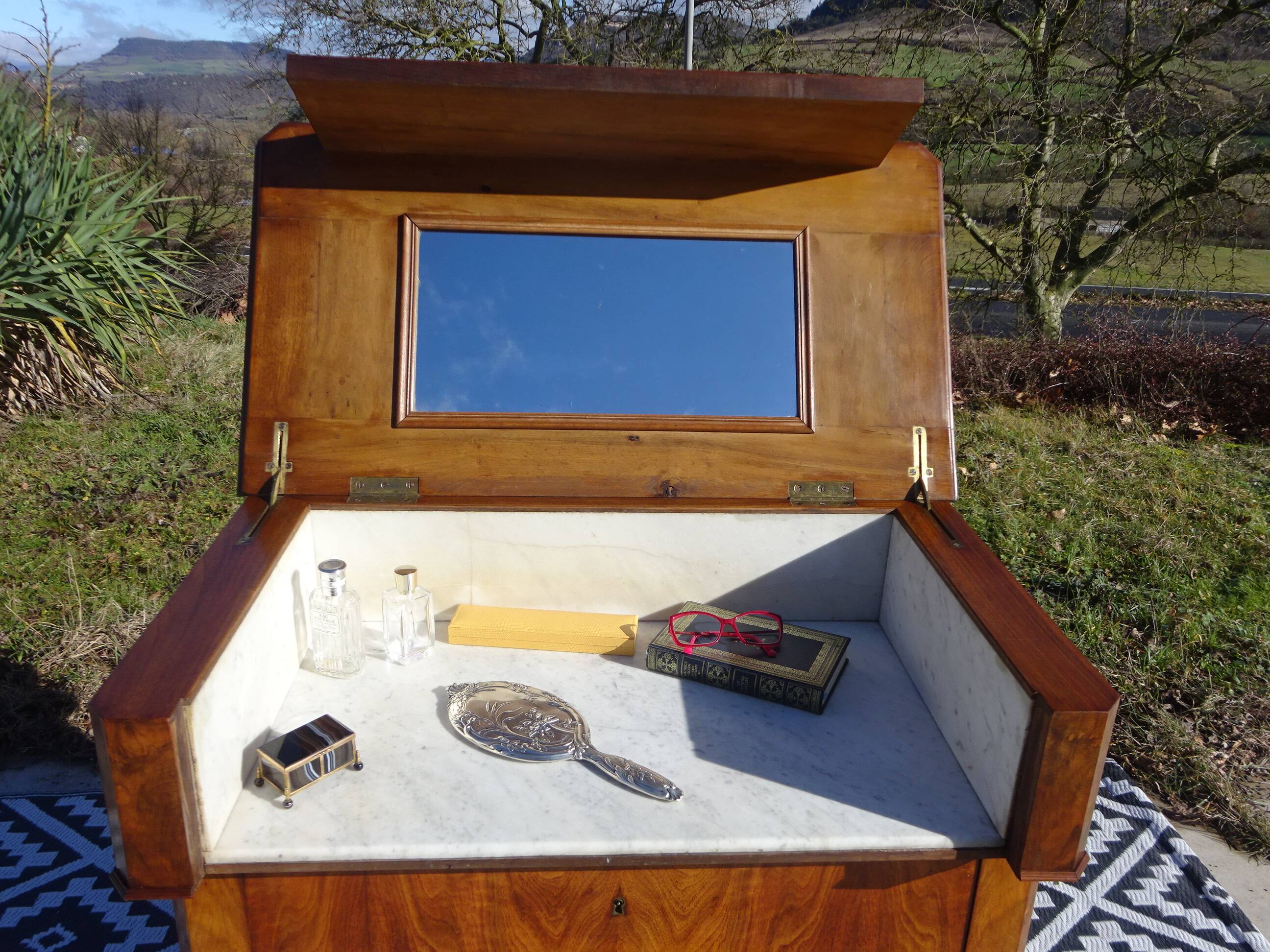 Commode coiffeuse, système en chemin de fer