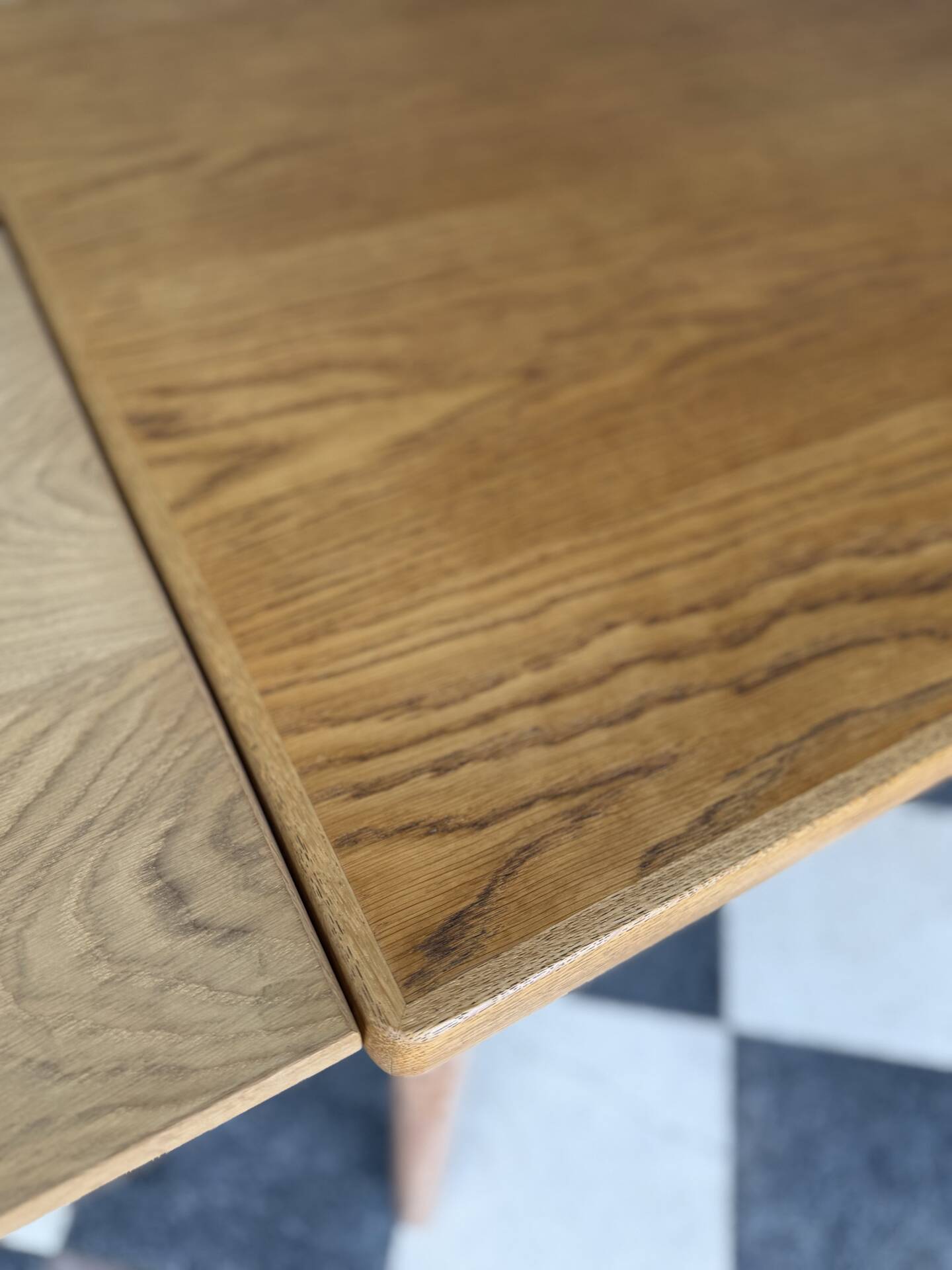 Table scandinave en chêne