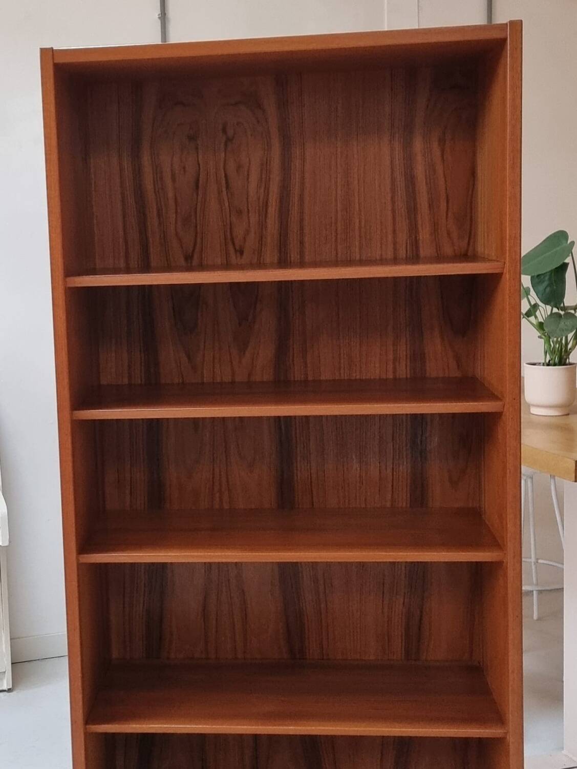 Bibliothèque du milieu du siècle