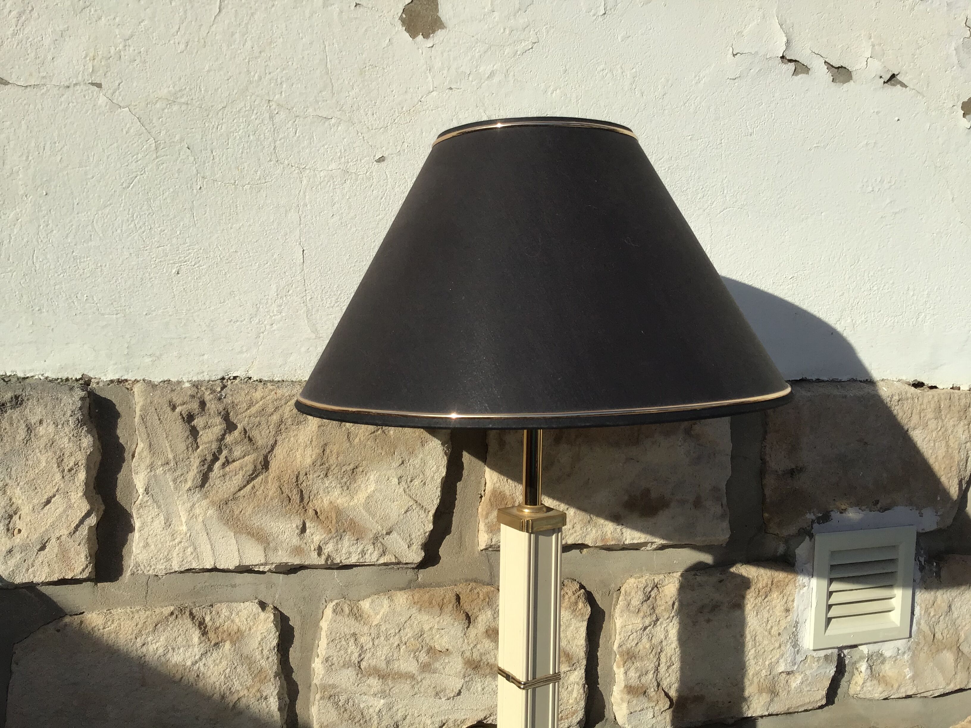 Lampe à poser pied en métal laqué 70