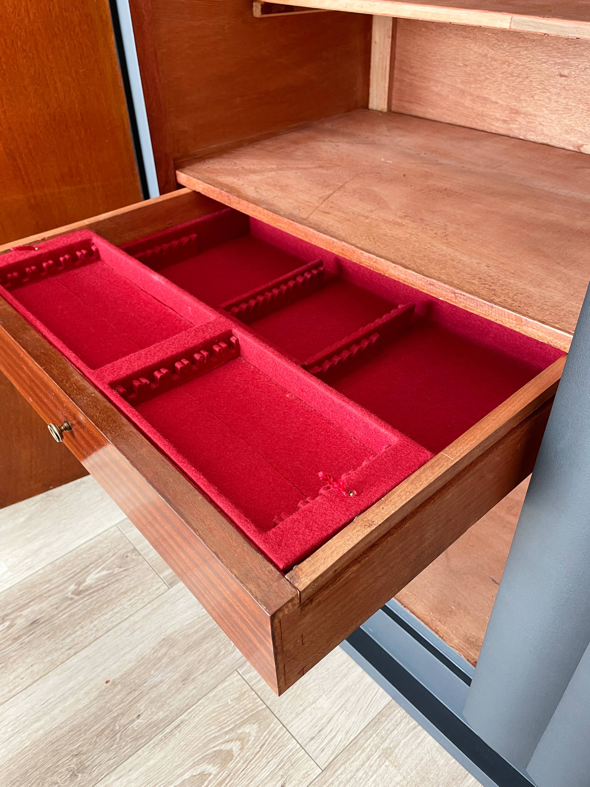 Buffet vintage noir mat et bois brut