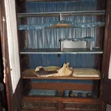 Solide armoire époque Louis XIV à deux portes vitrées ou non, XVIII°