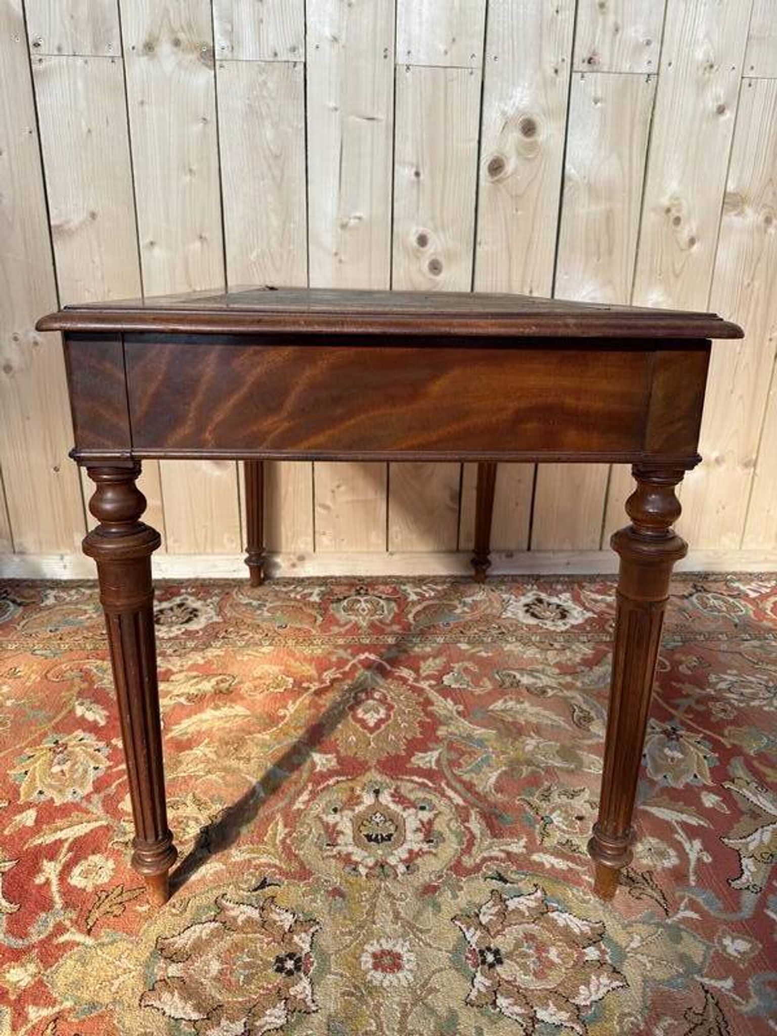 Bureau époque Napoléon III en noyer à restaurer