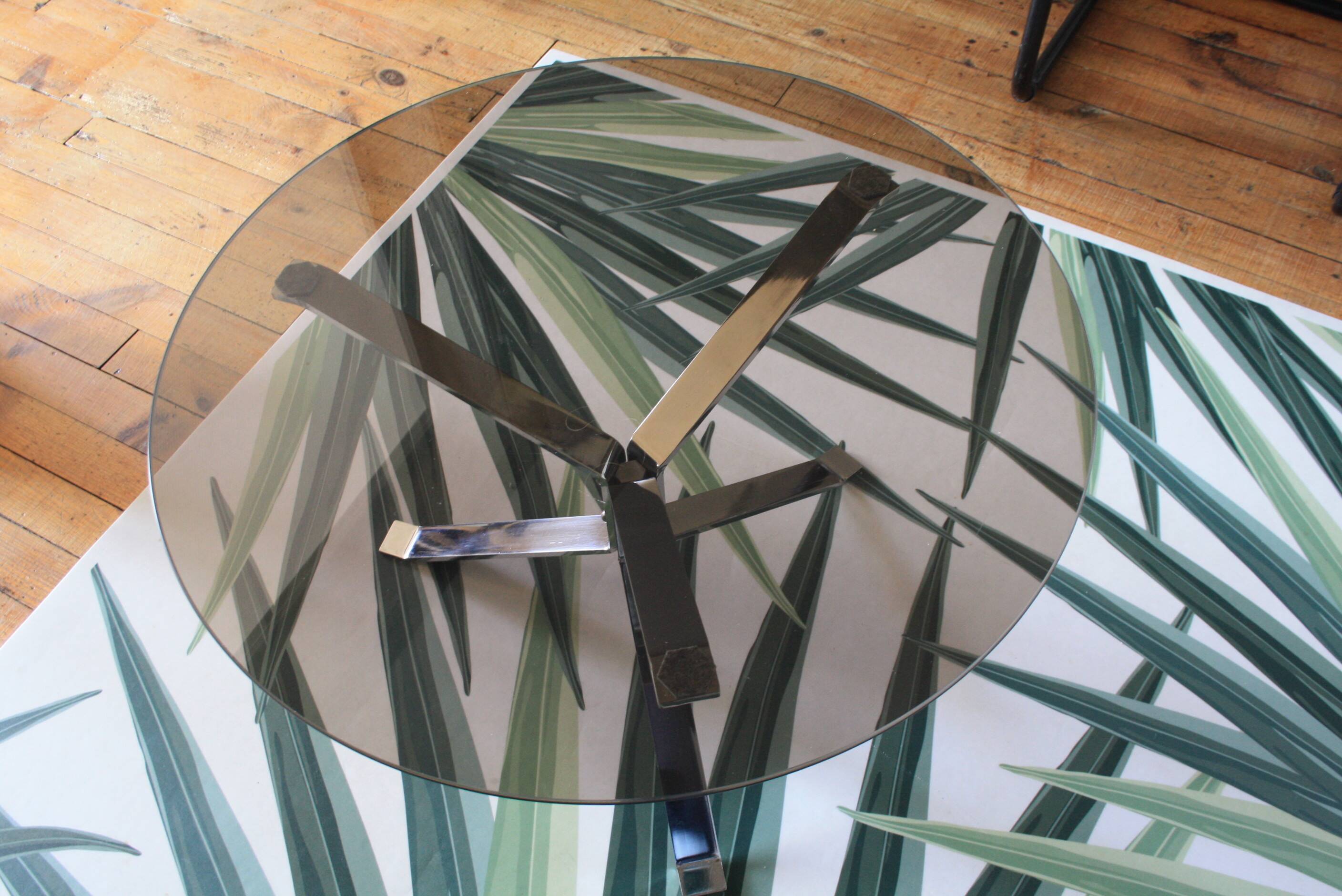 Round coffee table in smoked glass and chrome