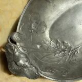 Art Nouveau dish with poppy motifs in pewter