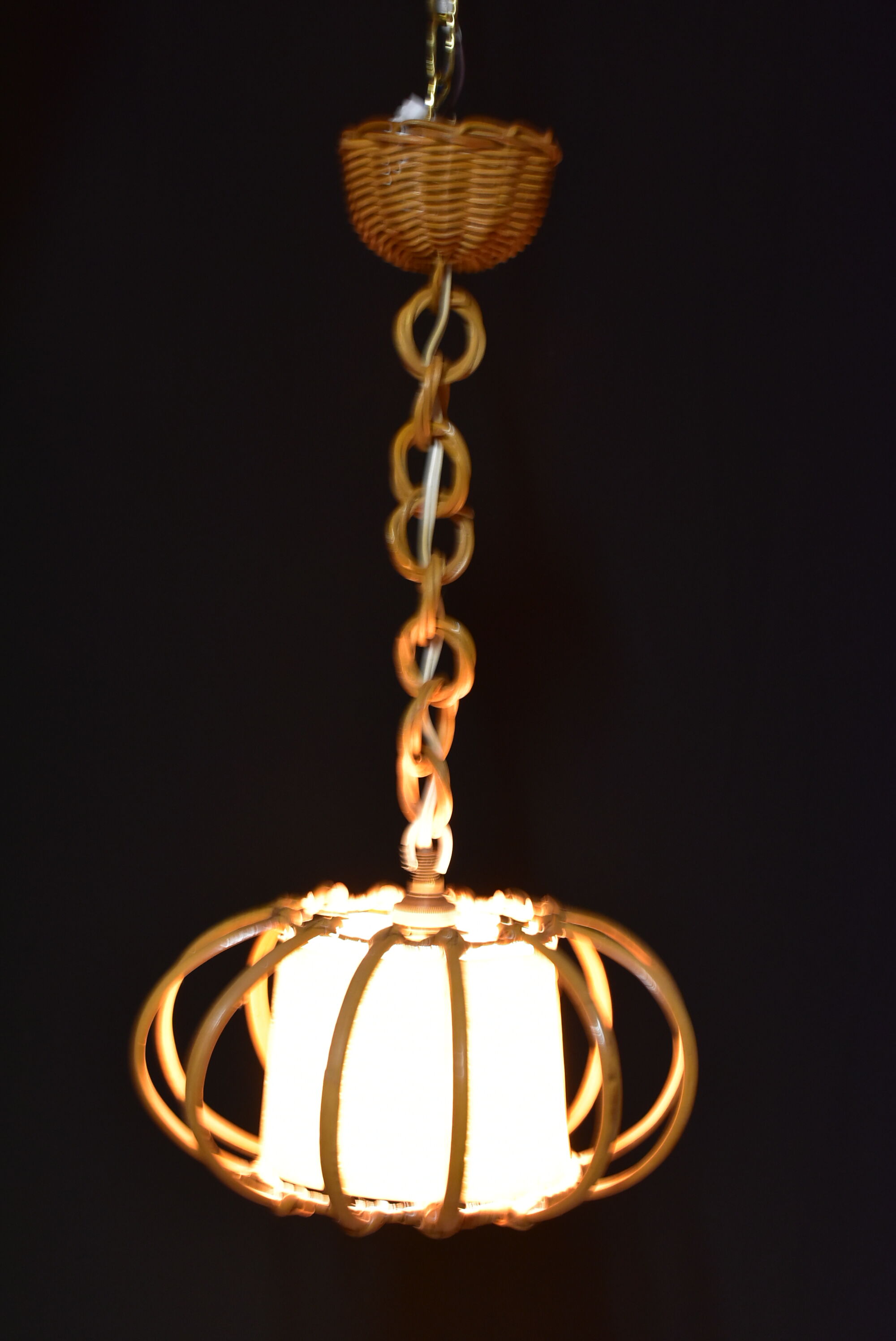 Vintage rattan suspension